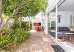 Location vacances Overstrand Rural - Ladybird Designer Cottage Near Grotto Beach-1