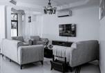 Location vacances دار السلام - Spacious Apartment in Dar es Salaam with City, Ocean, and Pool Views-2