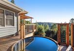 Location vacances Upper Lake - Expansive retreat with ridge top views & hot tub-4