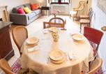 Location vacances  Allier - Studio médiéval au cœur du village, proche commerces - Fr-1-489-605-3