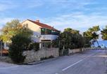 Location vacances Supetar - Apartments by the sea Supetar, Brac - 7549-1
