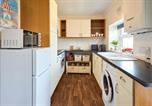 Location vacances  Gare de Morecambe - Host & Stay - Beachcomber Cottage Apartment-3