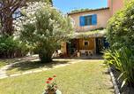 Location vacances  Province de Cagliari - Blue shutters by the beach-3
