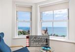 Location vacances Ventnor - Beaumont - Stylish Brand New Apartment with Ocean Views Steps from Ventnor Beach, Award Winning Restaurants and Trails Perfect for Families and Couples for a Peaceful Coastal Escape-1