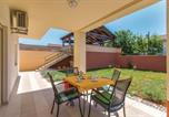 Location vacances Pula - Garden apartment with terrace and grill-1
