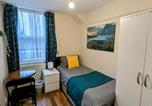 Location vacances Hounslow - Cosy Single Room with a desk-1