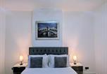 Location vacances  Gare de Newport - Brand new 4 bedroom house in Newport Free parking-3