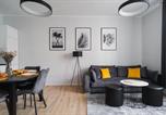 Location vacances Rumia - Totu Home Black&White Apartament Gdynia Centrum-1