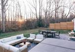 Location vacances Petersburg - Chic 3br Retreat Luxe Comfort Meets Nature-2