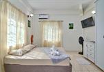 Location vacances  Palm Island ou Ile Prune - Valley-View Hideaway-3