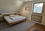 Location vacances Bamberg - Gemütliches Ferienhaus in Schnaid mit zwei separaten und geräumigen Wohnungen - ausgestattet mit je einer großen Küche, zwei Schlafzimmern und einem Badezimmer-3