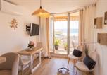 Location vacances Valras-Plage - Appartement Cosy avec Vue Mer au 4e-2