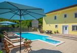 Location vacances Podbablje - Family friendly house with a swimming pool Zmijavci, Zagora - 26019-1
