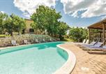 Location vacances  Montefalco - Awesome Apartment In Giano Dellumbria Pg With 2 Bedrooms, Wifi And Outdoor Swimming Pool-1