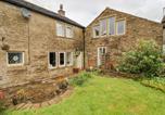 Location vacances  Gare d'Halifax - Ash Tree Barn-1