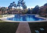 Location vacances Lepe - Inviting house in Lepe with shared pool.-1