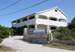Location vacances Lopar - Apartments for families with children Lopar, Rab - 5024-1