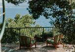Location vacances Pučišća - First Row Seafront Apartments in Stanići-1