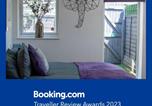 Location vacances Stansted Mountfitchet - 121 Studio - Central Studio Apartment, Terrace & Full Kitchen - Airport & Train Shuttle-2
