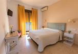 Location vacances  Cordoue - Hostal San Luis-2