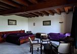 Location vacances Ygrande - Traditional holiday home with garden-4