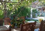 Location vacances Cagnes-sur-Mer - Bas de villa , coin détente extérieur et parking-3