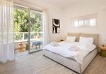 Location vacances  Israël - Stylish 3br Apt w Balcony 5 min Walk from Beach-3