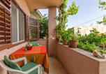 Location vacances  Plaine de Stari Grad - Rooms Roza-3