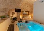 Location vacances Turi - Mi Casa Luxury Suite - Room with Hydromassage Pool-1