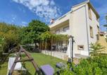 Location vacances Kaštela - Holiday home 200 m to the beach-1