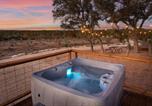 Location vacances Boerne - Airstream Getaway - Hot Tub & Fire Pit-2
