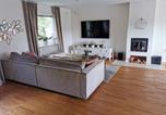 Location vacances Stockholm - Nice villa with sunny terrace, smaller pool jumping-pad-1