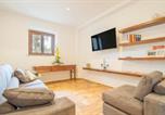 Location vacances Passignano sul Trasimeno - 6 Bedroom Beautiful Home In Passignano Sul T-4