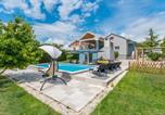 Location vacances Škabrnja - Beautiful Home In Gorica With Jacuzzi-1