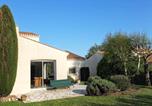Location vacances Olonne-sur-Mer - Maison spacieuse à Olonne-sur-Mer avec jardin clos, proche plages et commerces, idéale familles - Fr-1-197-560-2