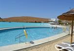 Location vacances Casares - Charming 2-Bedroom Lagoon Apartment-1