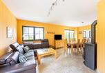 Location vacances Neuhaus am Rennweg - Apartment with terrace and garden, cleaning included-2