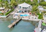 Location vacances Summerland Key - Waterfront home with dock, pool table & private pool - walk to Sombrero Beach-2