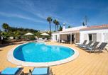 Location vacances  Carvoeiro - Pomba beautifully renovated with heated pool!-1