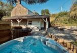 Location vacances Llanfihangel Ysgeifiog - Relaxing hot tub retreat in Llangefni-1