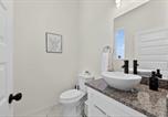 Location vacances Spring - Chic Modern Home Office Galleria & Nrg-4