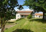 Hôtel Chaudeyrac - Chambre Lilas à Alleyras - Animaux admis, Table d'hôtes, Terrains spacieux - Fr-1-582-514-4