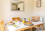 Location vacances  Gare de Newport - Large 3-Bedroom Escape, Timeless Charm, Near Monmouth Castle, Guests 6, Parking, Free Wifi-4