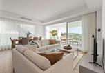 Location vacances Casares - Spacious Apartment for 4 with Solarium-1