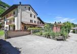 Location vacances Borso del Grappa - Beautiful Apartment In Rocca With House A Mountain View-1