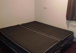 Location vacances Besse-et-Saint-Anastaise - Appartement cosy avec piscine privée et parking à Super-Besse - Fr-1-814-163-4