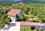 Location vacances  Ardèche - Maison accueillante, Les Vans, vue sur montagne, grand jardin-1