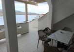 Location vacances Karlobag - Seafront apartment Valla 4-3