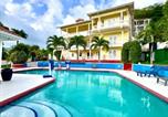 Location vacances  Palm Island ou Ile Prune - Villa Heights Guest House-1