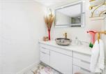 Location vacances Hollywood - Elegant Beachfront Two-Bedroom Residence with Ocean Views-2